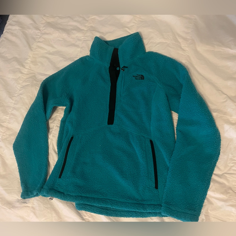 North face fuzzy sweatshirt women L pullover